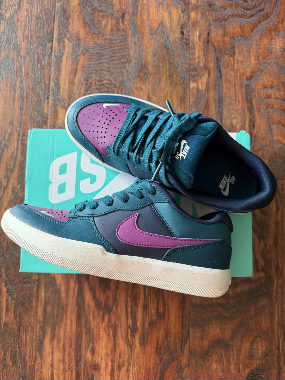 Nike SB Low-Top Sneakers - Teal & Purple Accent
